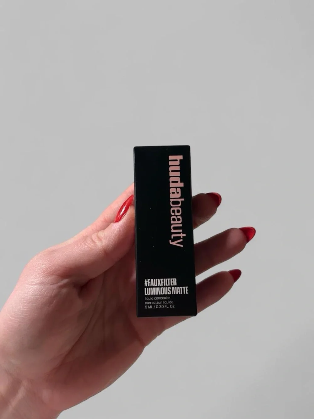Huda Beauty #FauxFilter Luminous Matte concealer in Carmel Corn 5.1 N